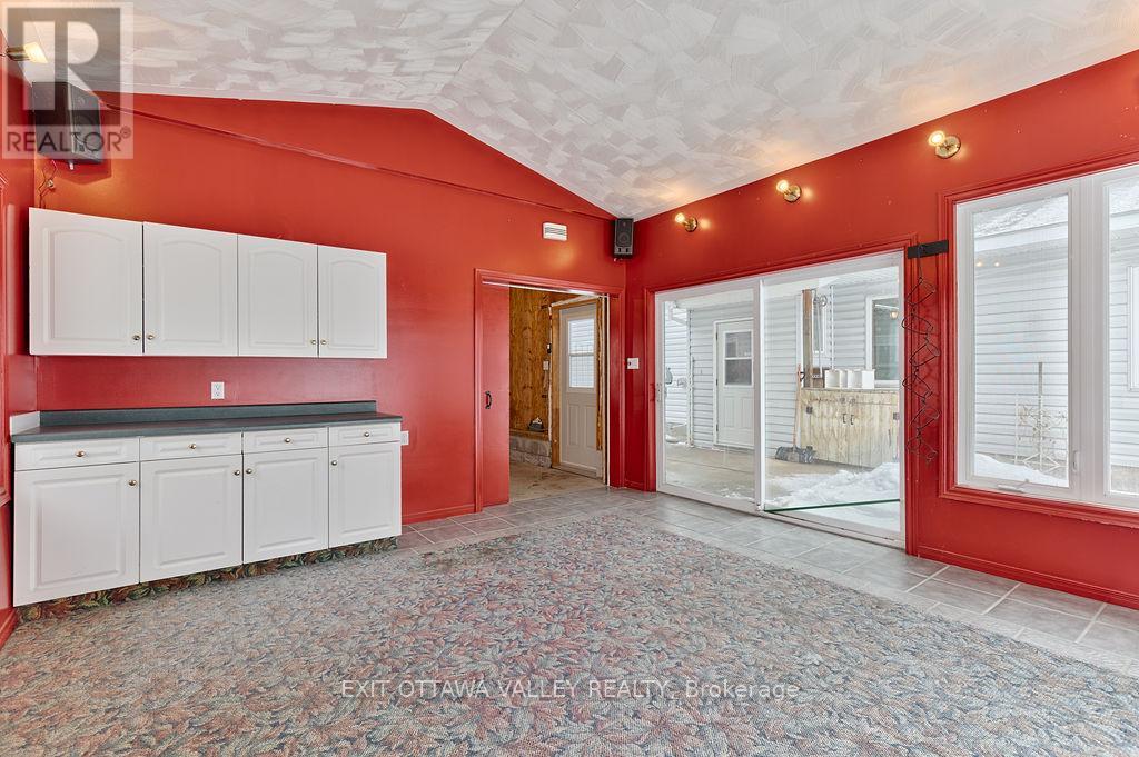 415 Trafalgar Road, Pembroke, Ontario  K8A 5B3 - Photo 8 - X12934548