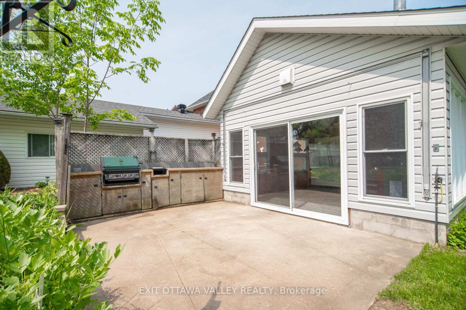 415 Trafalgar Road, Pembroke, Ontario  K8A 5B3 - Photo 4 - X12934548