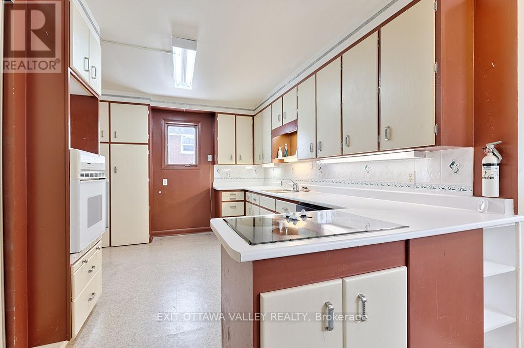 415 Trafalgar Road, Pembroke, Ontario  K8A 5B3 - Photo 9 - X12934548