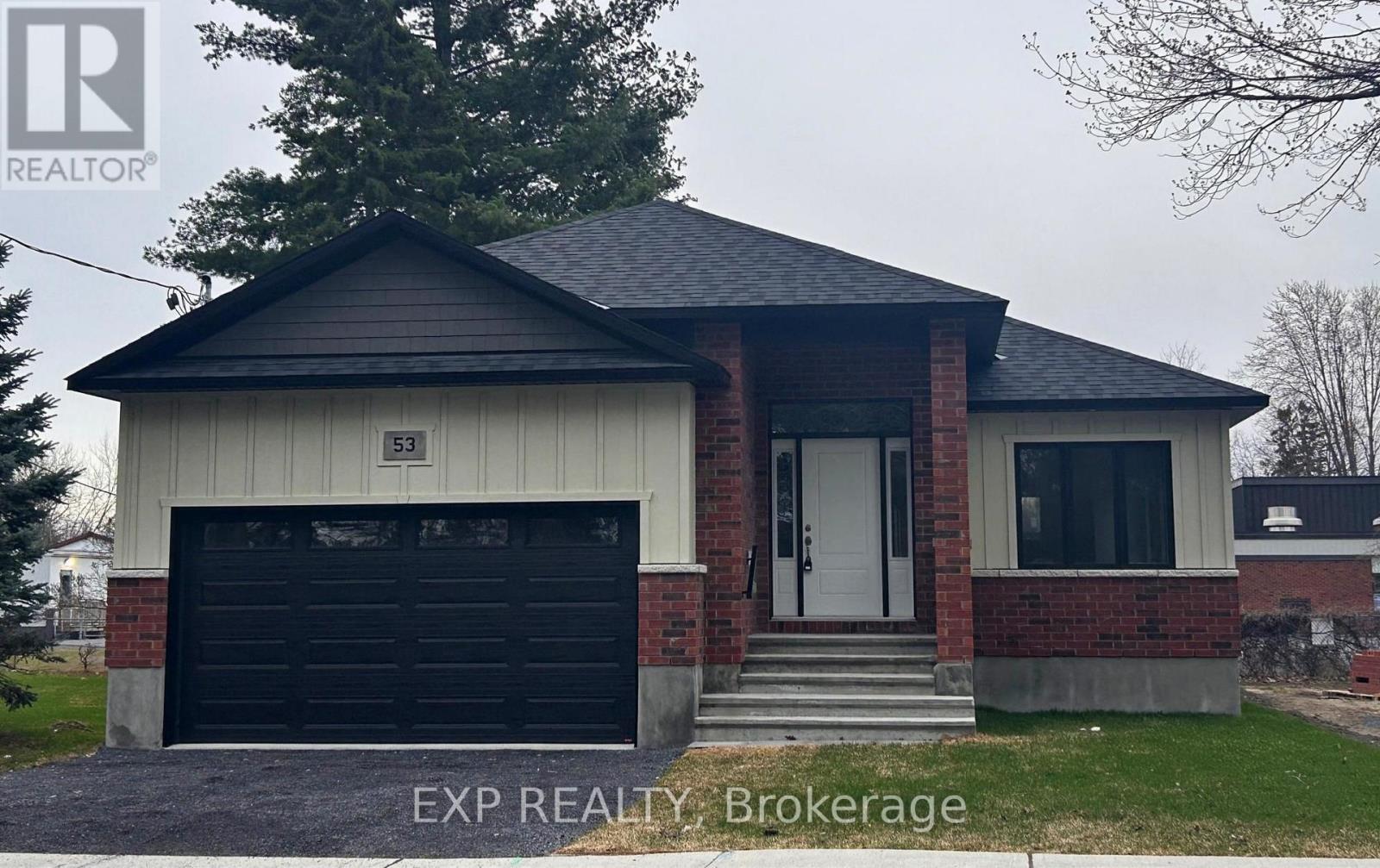 53 CRAIG STREET, Russell, Ontario