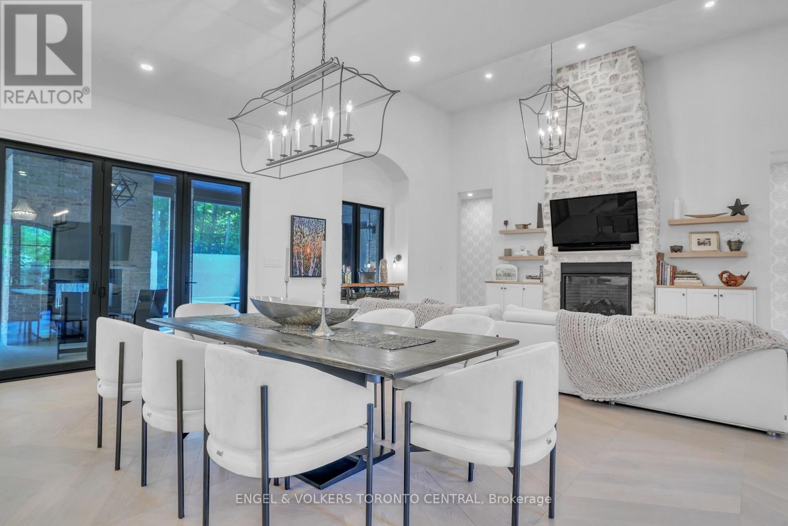 7 Apto Court, Springwater, Ontario  L0L 2K0 - Photo 13 - S13032964