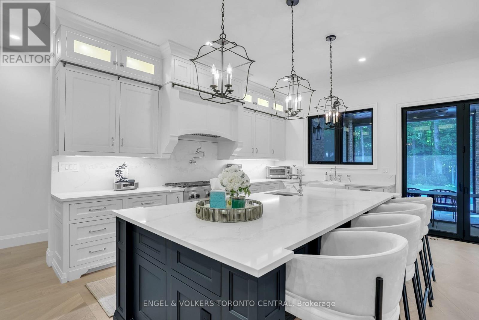 7 Apto Court, Springwater, Ontario  L0L 2K0 - Photo 12 - S13032964