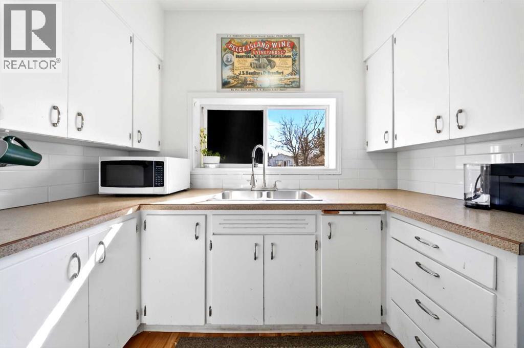 313 5 Street, Irricana, Alberta  T0M 1B0 - Photo 4 - A2303827