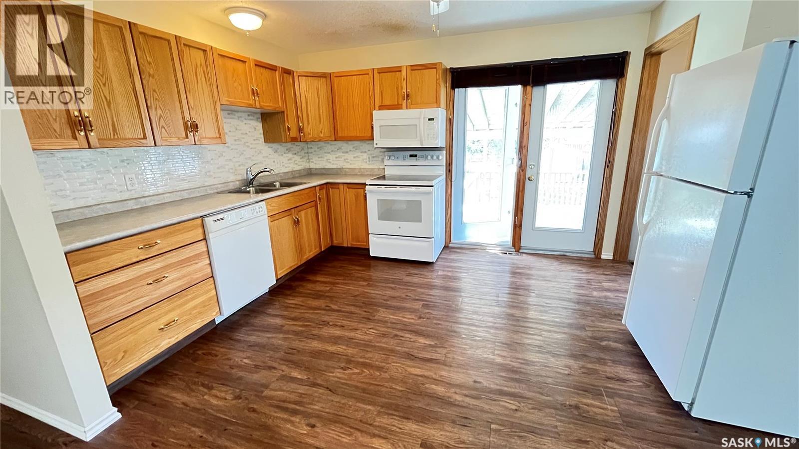 117 Herbert Street, Maple Creek, Saskatchewan  S0N 1N0 - Photo 11 - SK033709