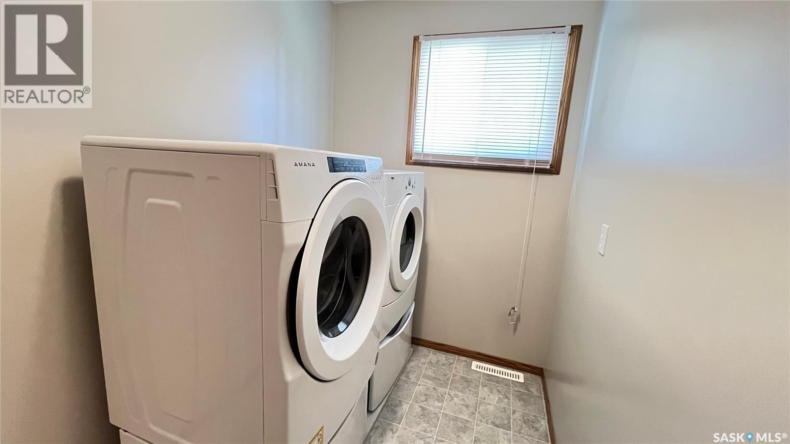 117 Herbert Street, Maple Creek, Saskatchewan  S0N 1N0 - Photo 19 - SK033709