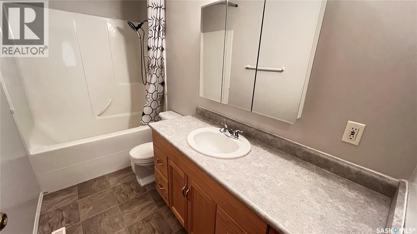 117 Herbert Street, Maple Creek, Saskatchewan  S0N 1N0 - Photo 21 - SK033709