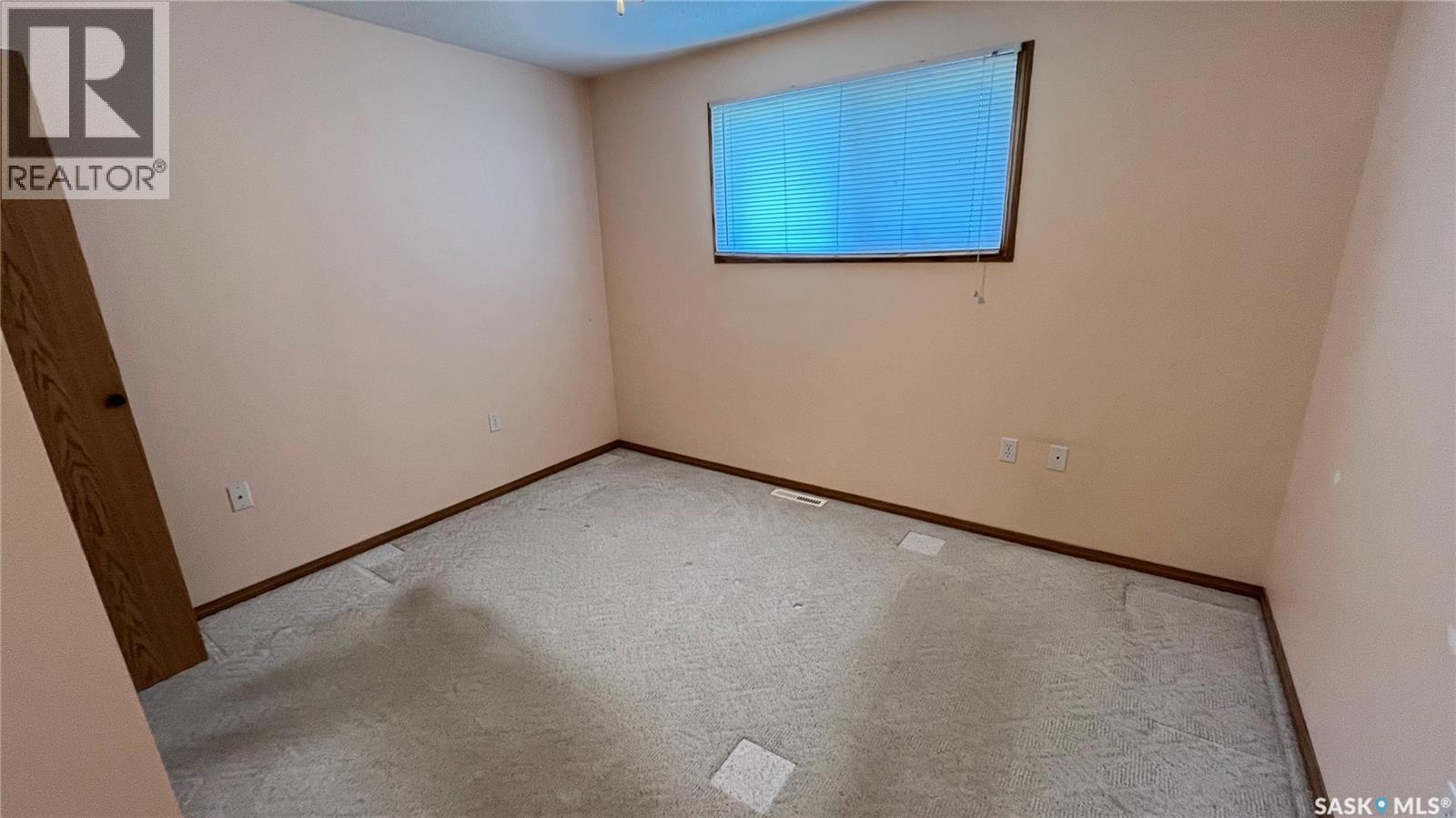 117 Herbert Street, Maple Creek, Saskatchewan  S0N 1N0 - Photo 22 - SK033709