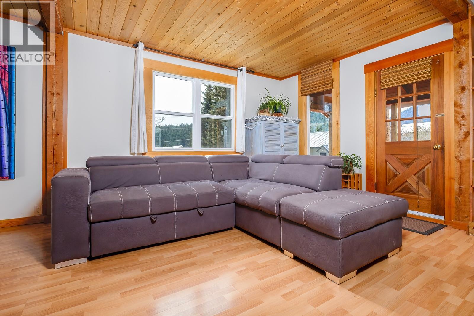 2034 Cliff Street, Rossland, British Columbia  V0G 1Y0 - Photo 18 - 10383399