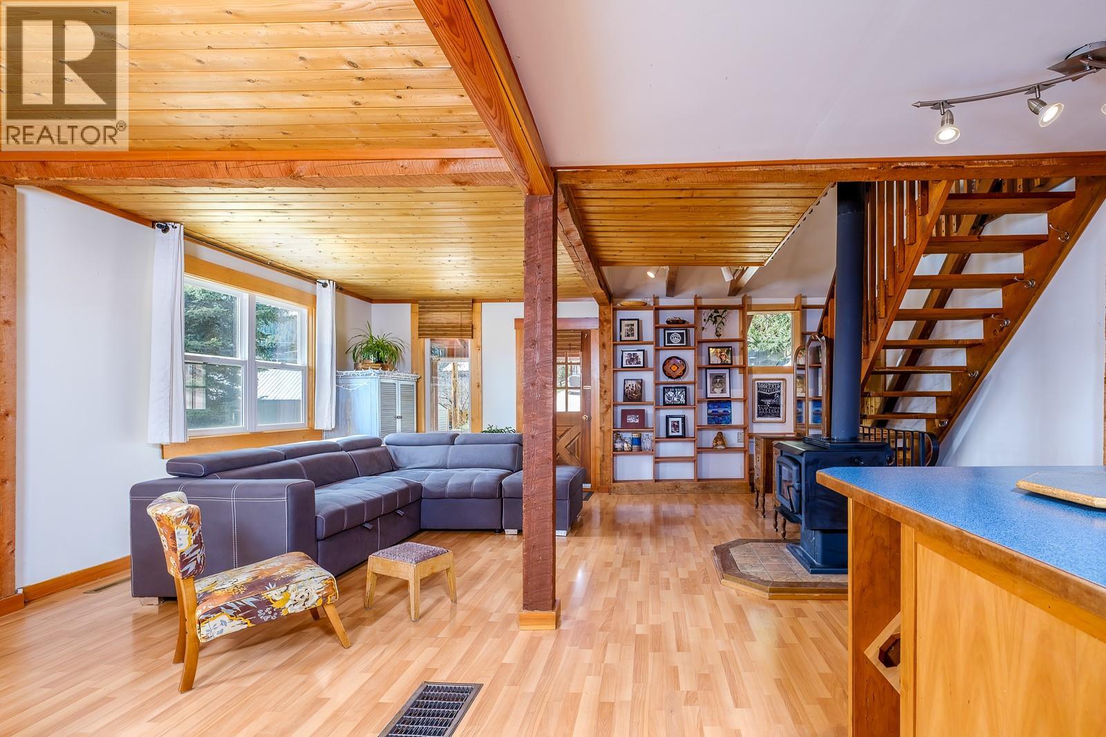 2034 Cliff Street, Rossland, British Columbia  V0G 1Y0 - Photo 16 - 10383399