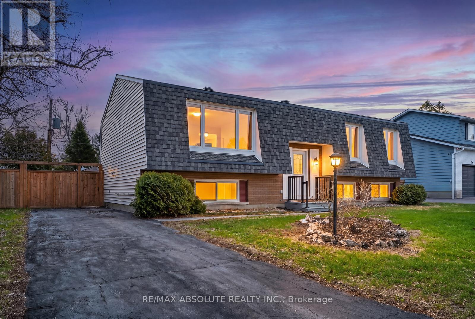 33 OWLSHEAD ROAD, Ottawa, Ontario