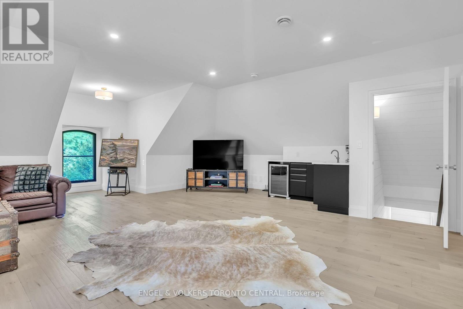 7 Apto Court, Springwater, Ontario  L0L 2K0 - Photo 27 - S13032964