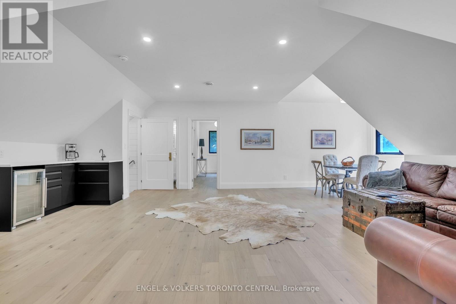 7 Apto Court, Springwater, Ontario  L0L 2K0 - Photo 26 - S13032964