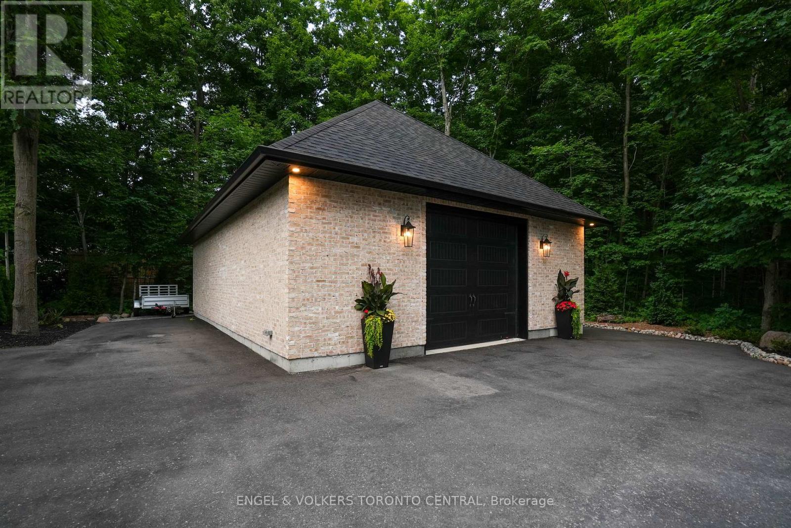 7 Apto Court, Springwater, Ontario  L0L 2K0 - Photo 33 - S13032964