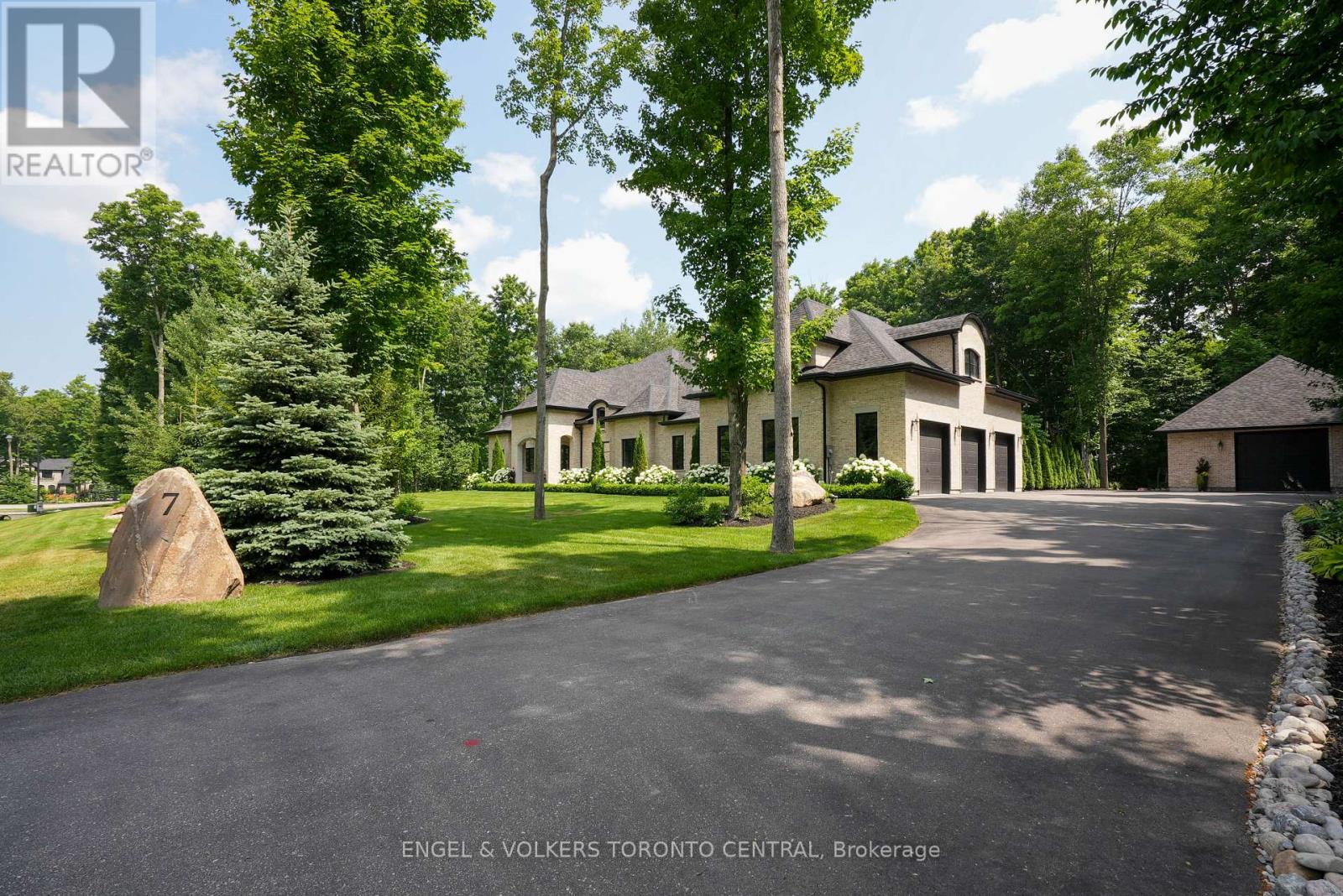 7 Apto Court, Springwater, Ontario  L0L 2K0 - Photo 36 - S13032964