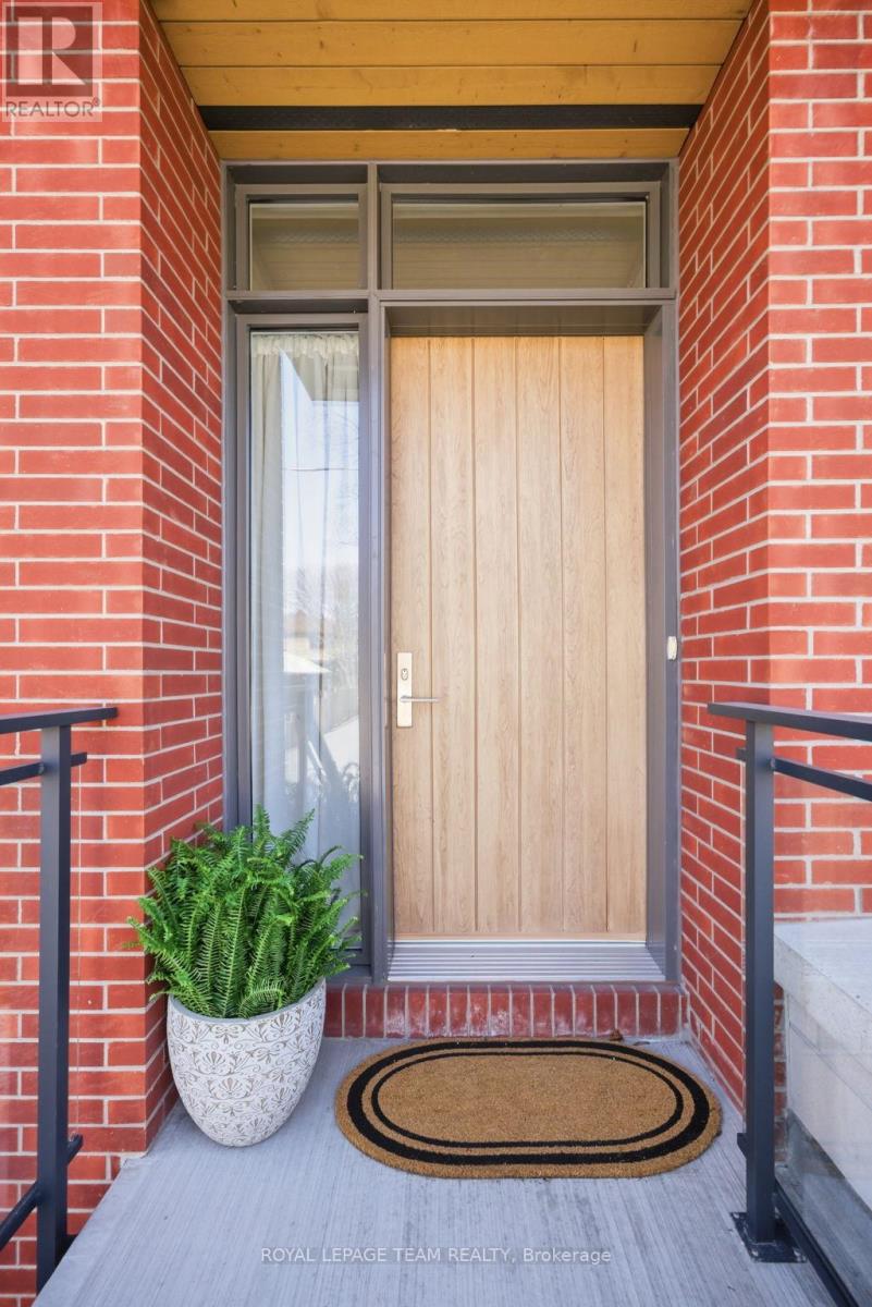 526 Edison Avenue, Ottawa, Ontario  K2A 3Y5 - Photo 2 - X13025680