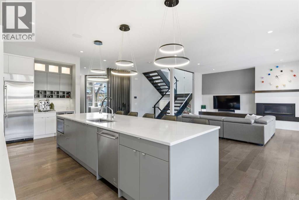 10 Lissington Drive SW, Calgary, Alberta  T3E 5E1 - Photo 11 - A2294958