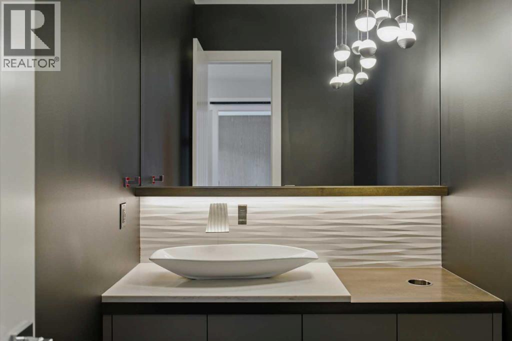 10 Lissington Drive SW, Calgary, Alberta  T3E 5E1 - Photo 19 - A2294958