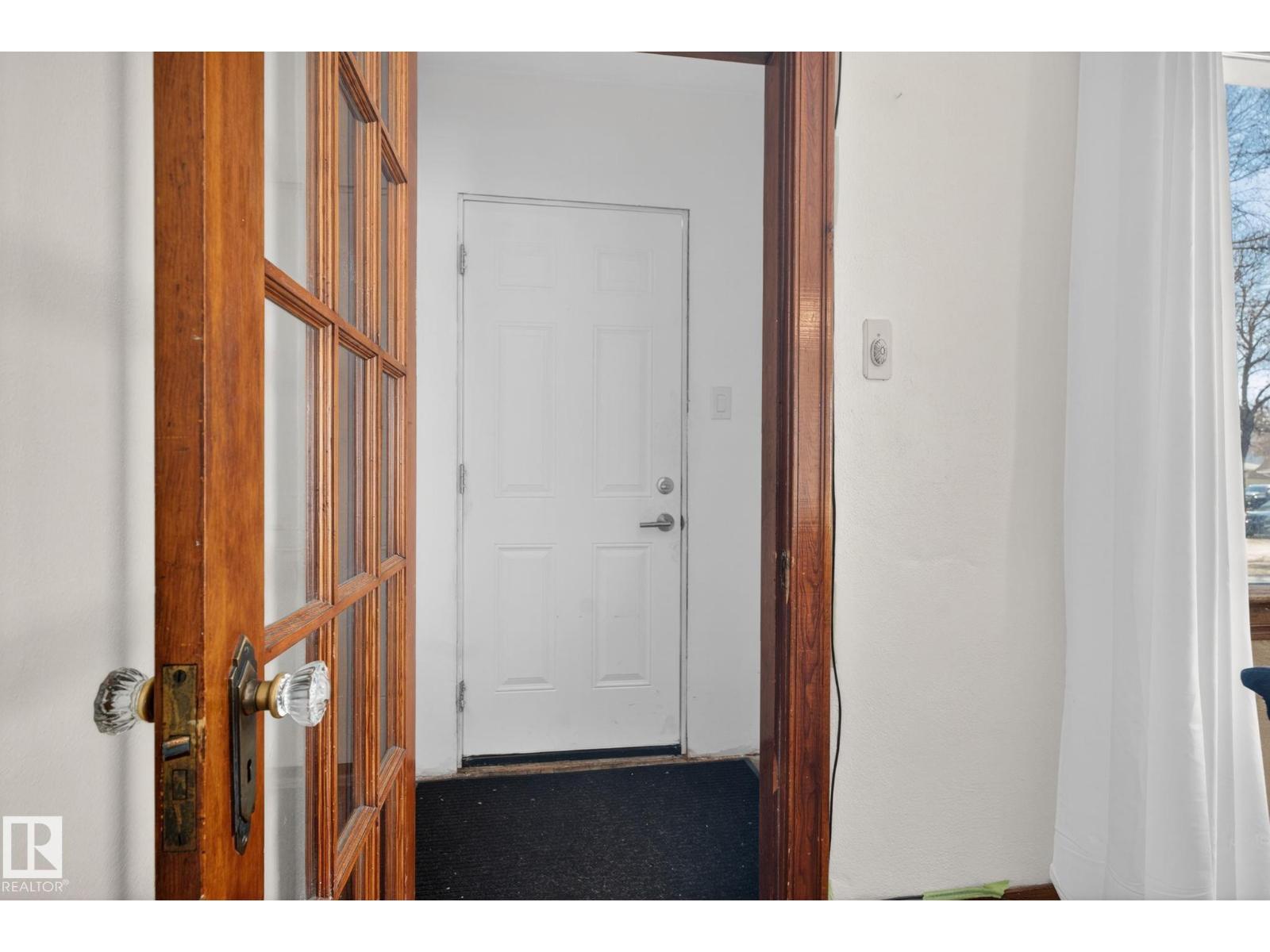 12230 95a St Nw, Edmonton, Alberta  T5G 1S1 - Photo 2 - E4483646