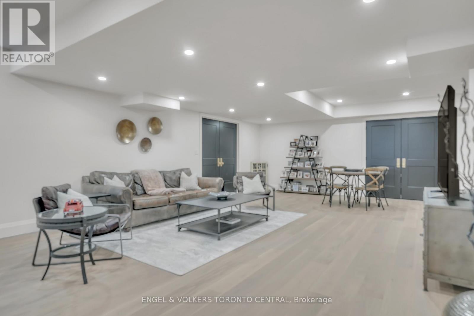 7 Apto Court, Springwater, Ontario  L0L 2K0 - Photo 34 - S13032964