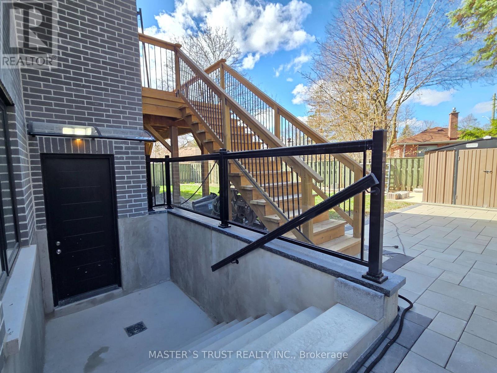 405 Taylor Mills Drive N, Richmond Hill (Crosby), Ontario  L4C 2V1 - Photo 3 - N13033360