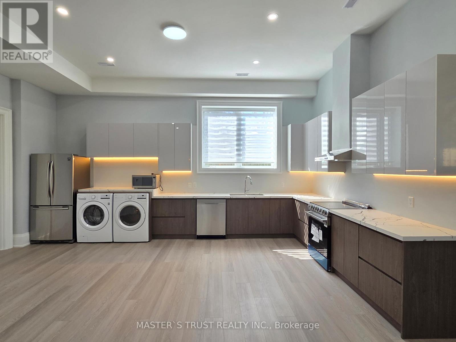 405 Taylor Mills Drive N, Richmond Hill (Crosby), Ontario  L4C 2V1 - Photo 4 - N13033360