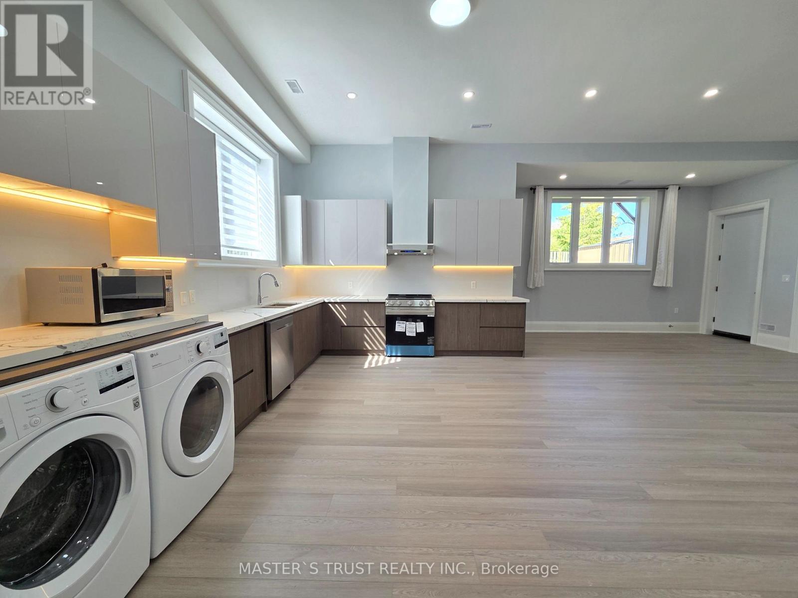 405 Taylor Mills Drive N, Richmond Hill (Crosby), Ontario  L4C 2V1 - Photo 6 - N13033360