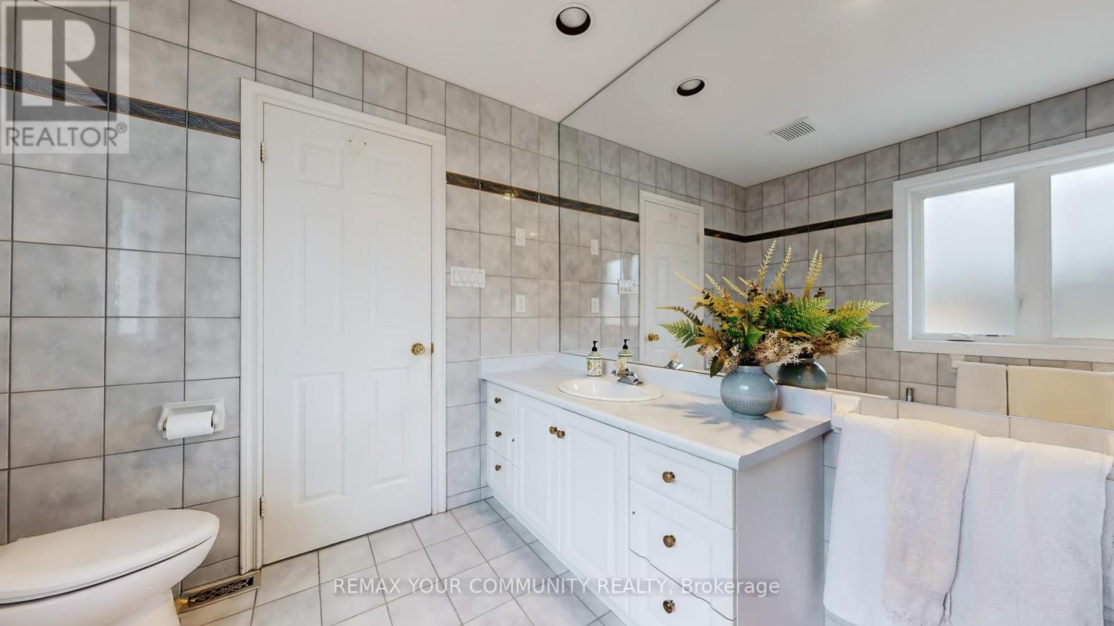 35 La Rush Drive, Toronto, Ontario  M9P 1S8 - Photo 21 - W13033386