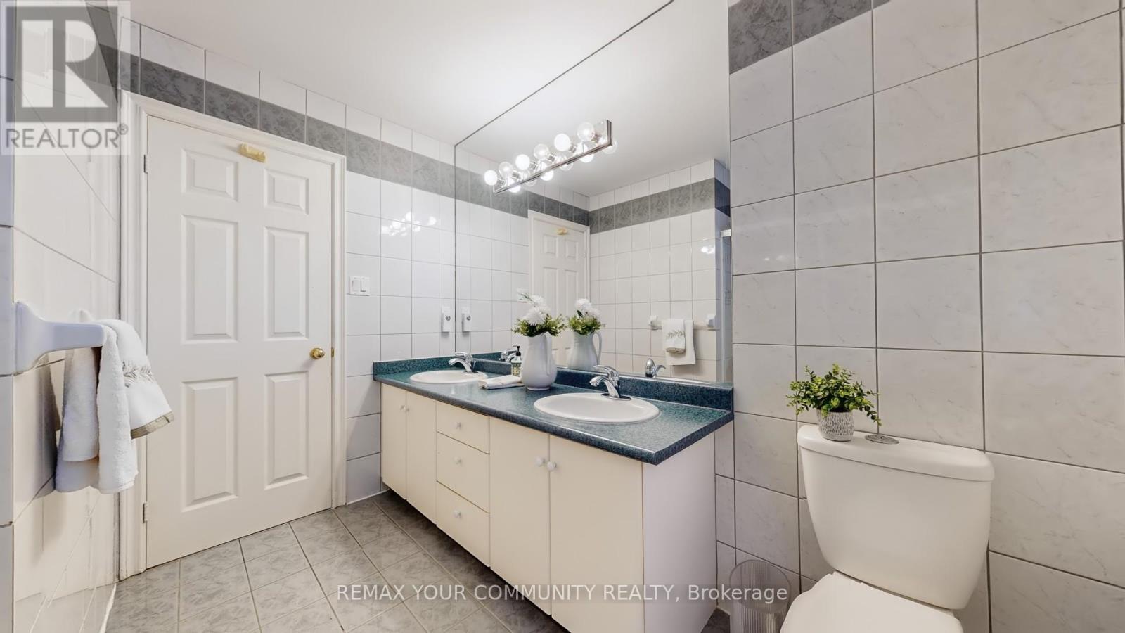 35 La Rush Drive, Toronto, Ontario  M9P 1S8 - Photo 26 - W13033386