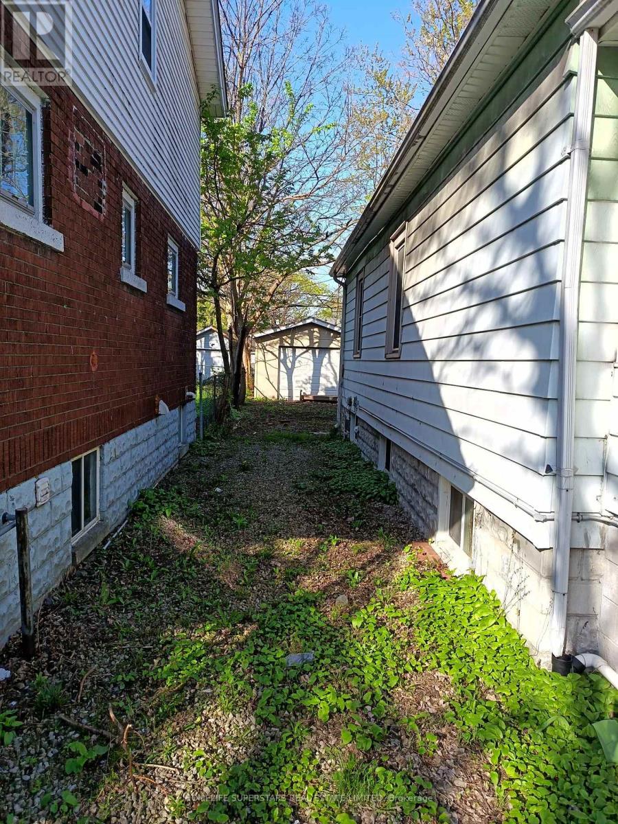 739 Campbell Avenue, Windsor, Ontario  N9B 2H6 - Photo 7 - X13033382