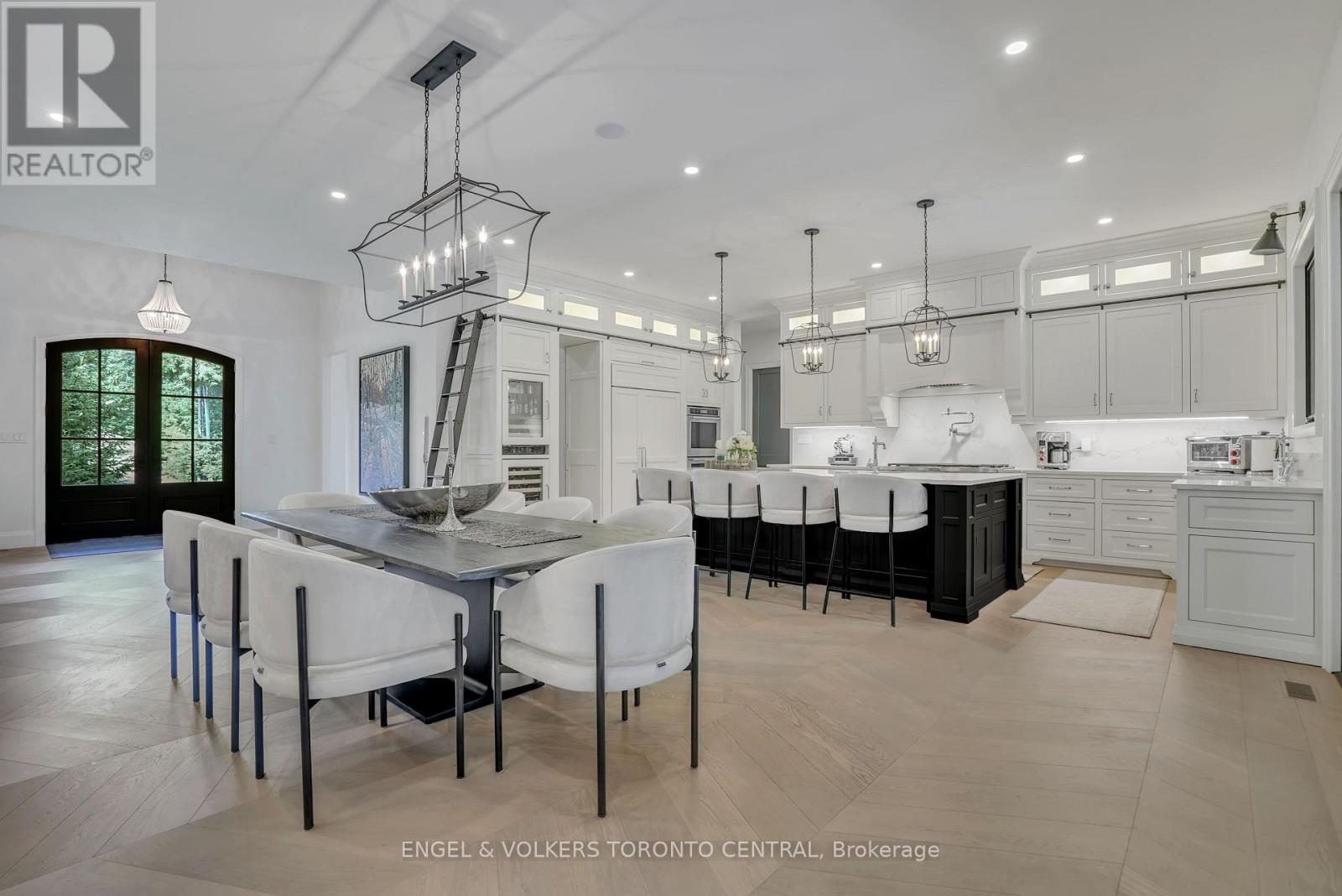 7 Apto Court, Springwater, Ontario  L0L 2K0 - Photo 11 - S13032964