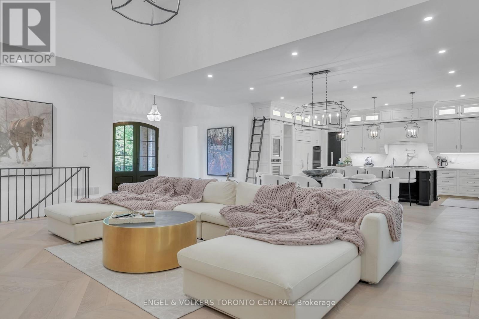 7 Apto Court, Springwater, Ontario  L0L 2K0 - Photo 16 - S13032964