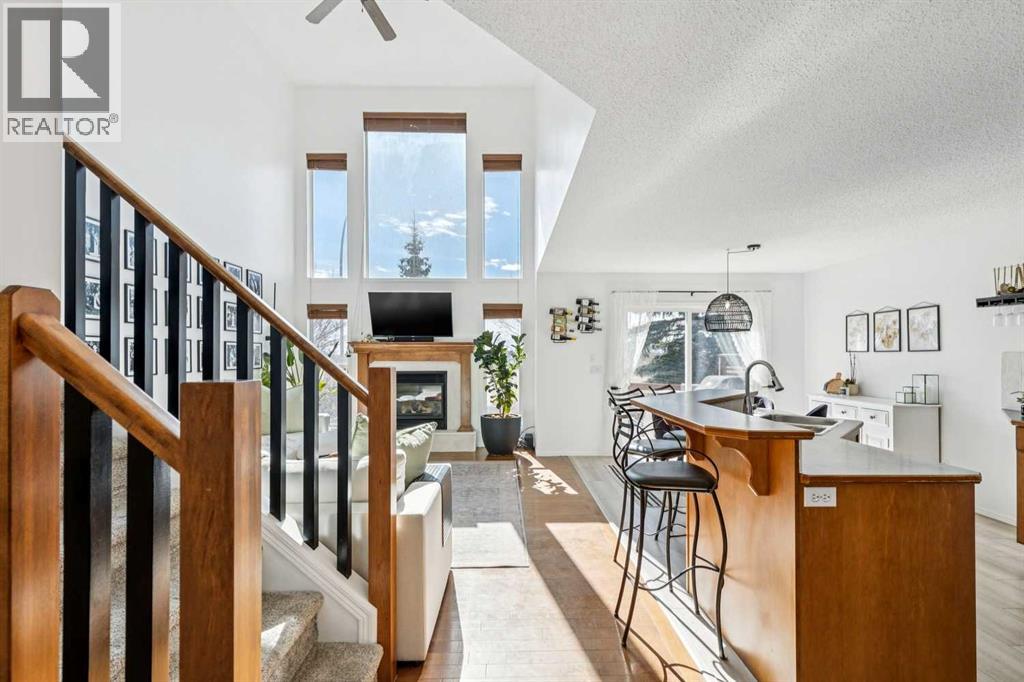 214 Cougarstone Circle Sw, Calgary, Alberta  T3H 4W5 - Photo 4 - A2297016