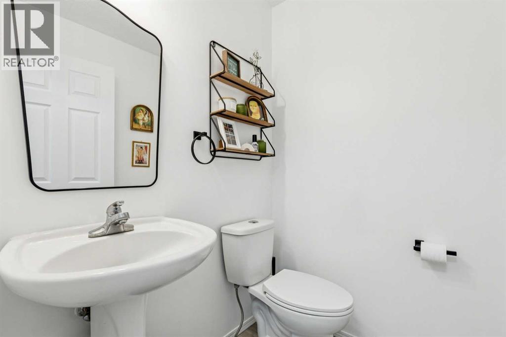 214 Cougarstone Circle Sw, Calgary, Alberta  T3H 4W5 - Photo 3 - A2297016