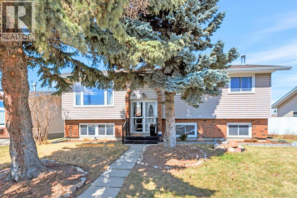 11 Pearson Crescent, Red Deer, Alberta  T4P 1L8 - Photo 1 - A2304050