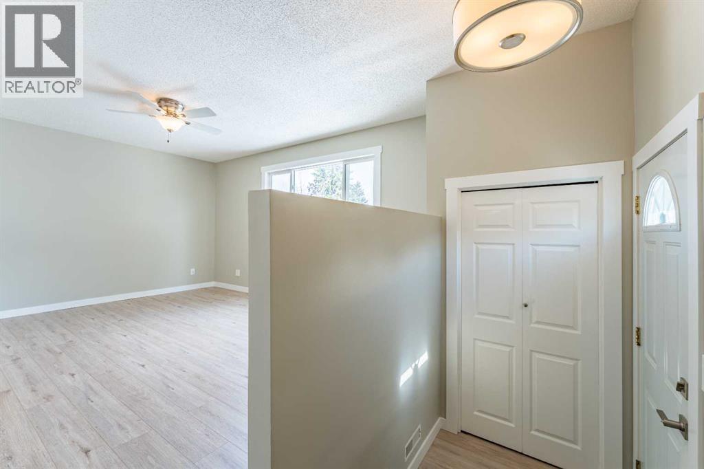 528 Queensland Place SE, Calgary, Alberta  T2J 4T3 - Photo 5 - A2303211