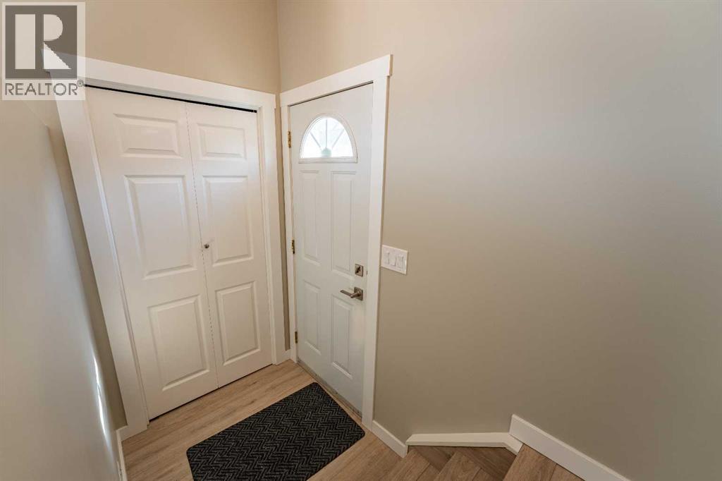 528 Queensland Place SE, Calgary, Alberta  T2J 4T3 - Photo 4 - A2303211