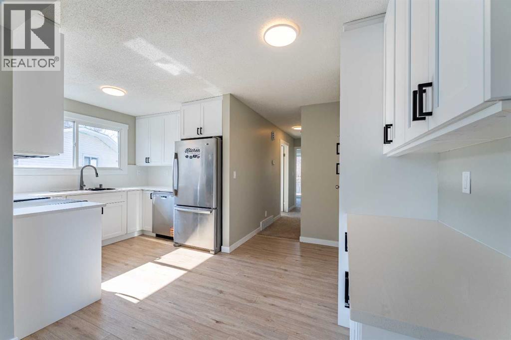 528 Queensland Place SE, Calgary, Alberta  T2J 4T3 - Photo 8 - A2303211