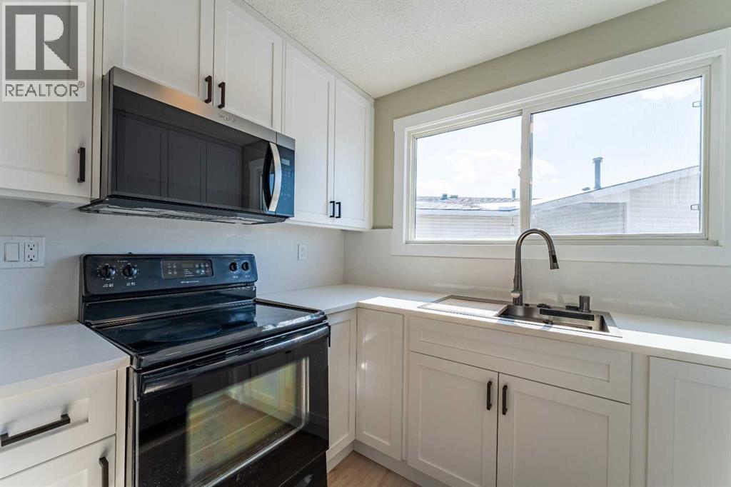 528 Queensland Place SE, Calgary, Alberta  T2J 4T3 - Photo 11 - A2303211