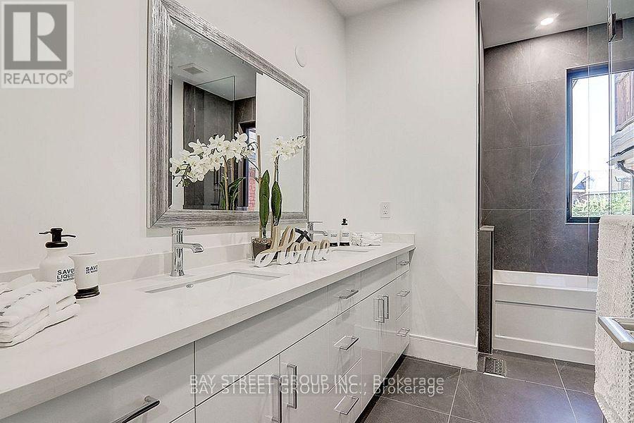 329 Clinton Street, Toronto, Ontario  M6G 2Y7 - Photo 14 - C12847242