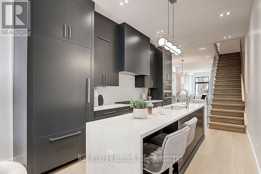 329 Clinton Street, Toronto, Ontario  M6G 2Y7 - Photo 9 - C12847242