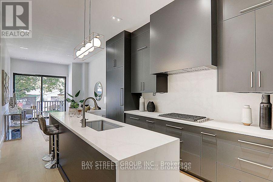 329 Clinton Street, Toronto, Ontario  M6G 2Y7 - Photo 8 - C12847242