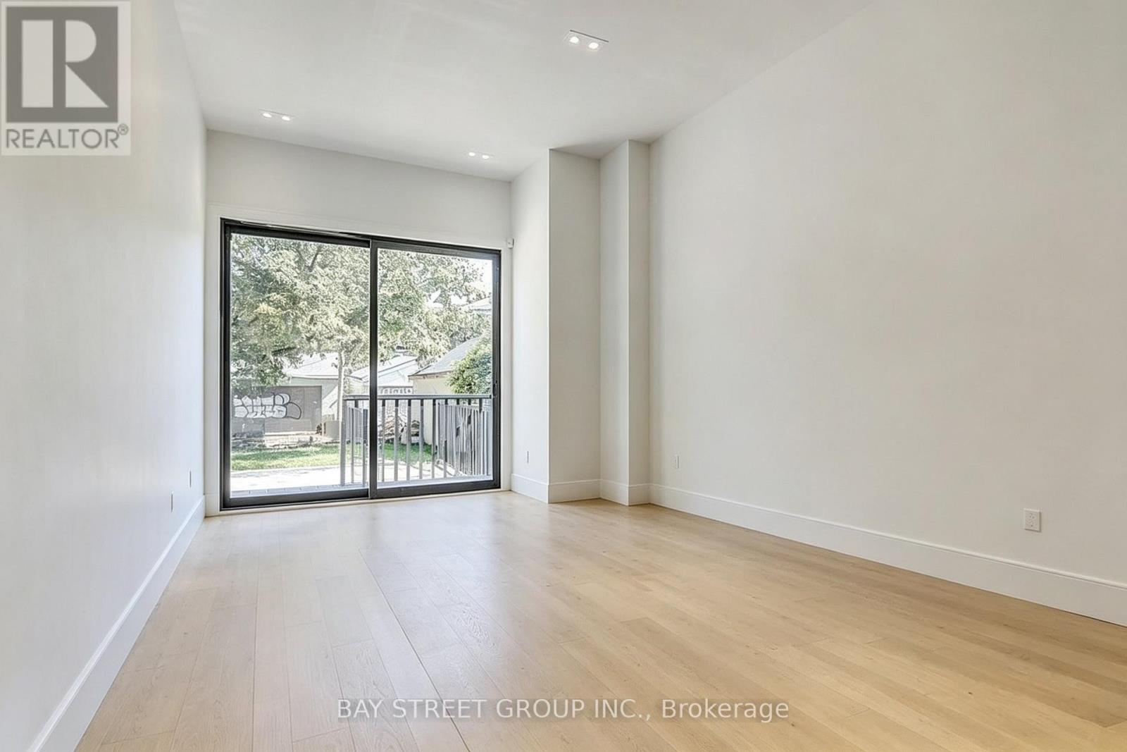 329 Clinton Street, Toronto, Ontario  M6G 2Y7 - Photo 5 - C12847242