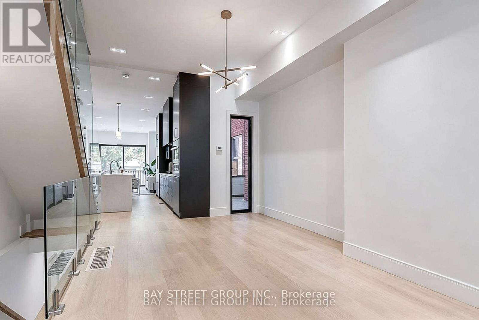 329 Clinton Street, Toronto, Ontario  M6G 2Y7 - Photo 4 - C12847242