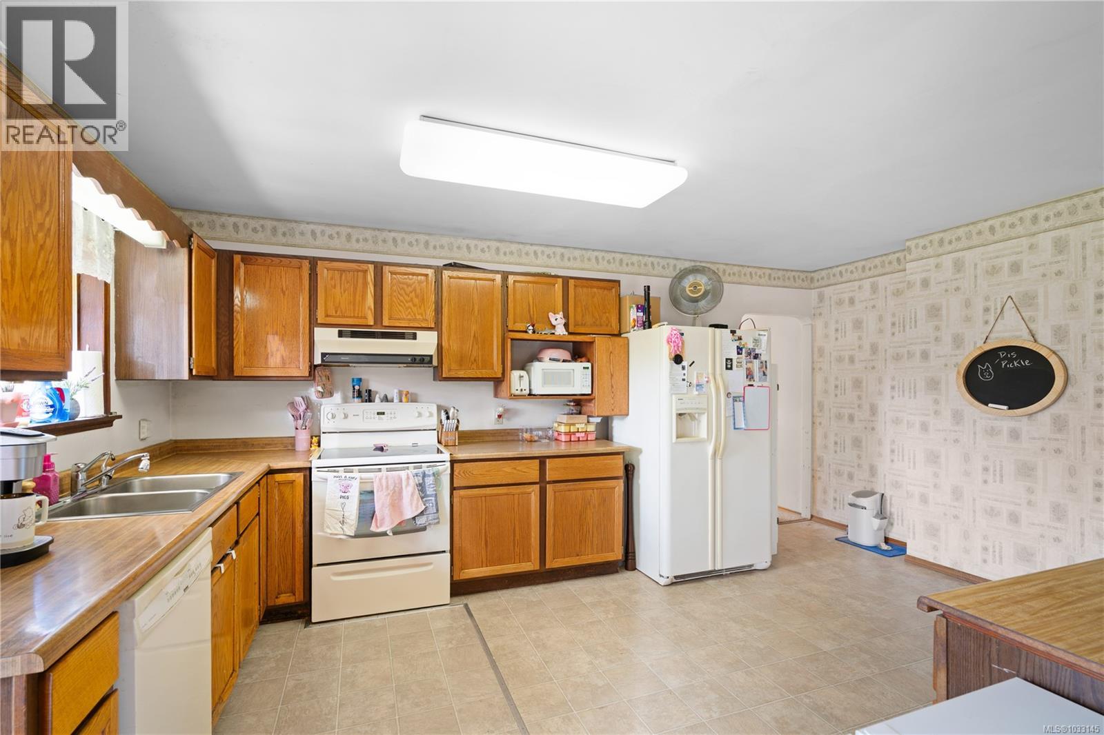 625 Broadway St, Saanich, British Columbia  V8Z 2G5 - Photo 11 - 1033145