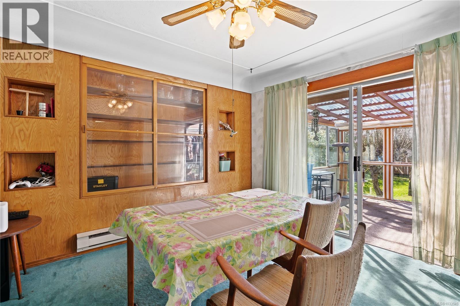 625 Broadway St, Saanich, British Columbia  V8Z 2G5 - Photo 13 - 1033145