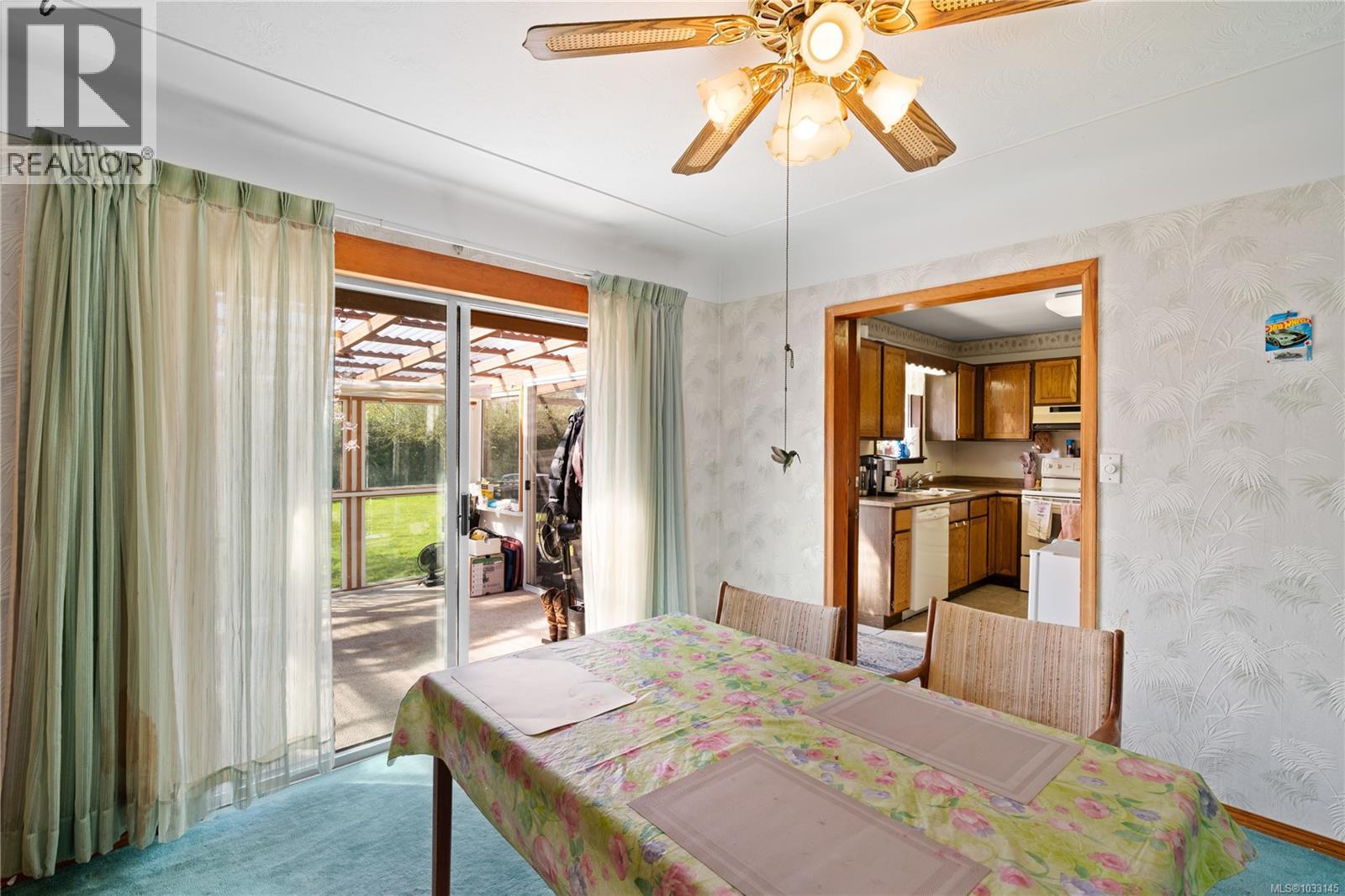 625 Broadway St, Saanich, British Columbia  V8Z 2G5 - Photo 14 - 1033145