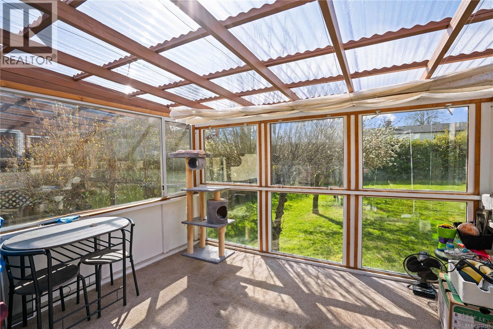 625 Broadway St, Saanich, British Columbia  V8Z 2G5 - Photo 15 - 1033145