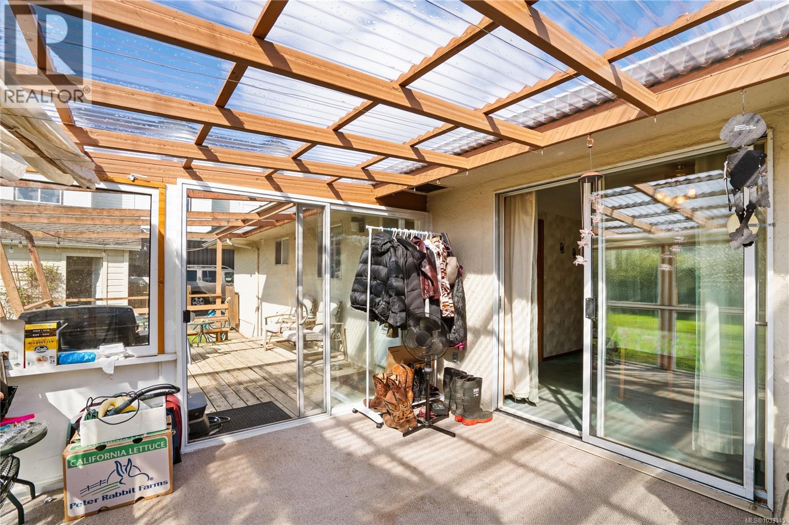 625 Broadway St, Saanich, British Columbia  V8Z 2G5 - Photo 16 - 1033145