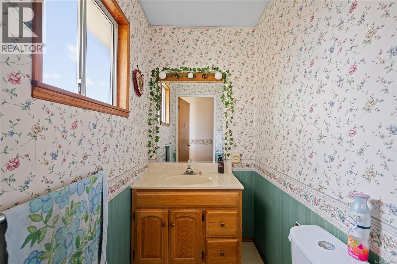 625 Broadway St, Saanich, British Columbia  V8Z 2G5 - Photo 27 - 1033145