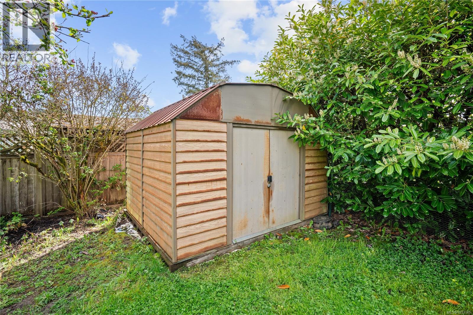 625 Broadway St, Saanich, British Columbia  V8Z 2G5 - Photo 37 - 1033145